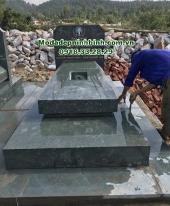 Mộ tam cấp đá xanh rêu lắp đặt tại Quảng Bình