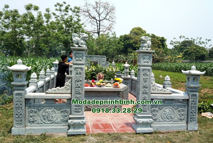 Mẫu lăng mộ gia đình đá xanh rêu kích thước chuẩn phong thủy.